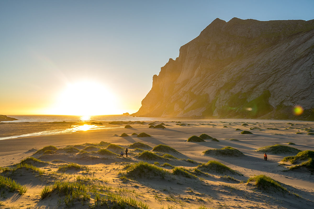 Midnight Sun. Bunes.