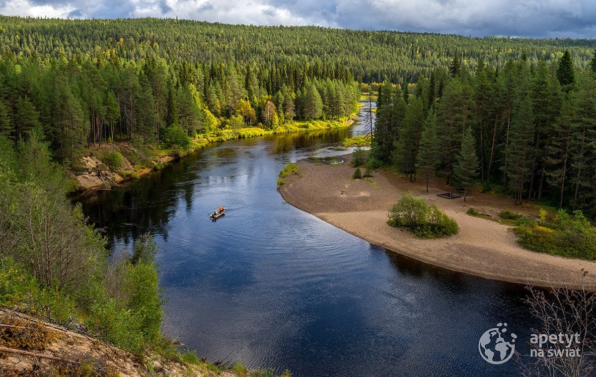 Szlak Karhunkierros, zakole rzeki w Parku Narodowym Oulanka
