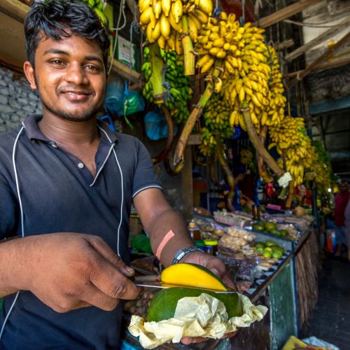 Sprzedawca owoców na Malediwach