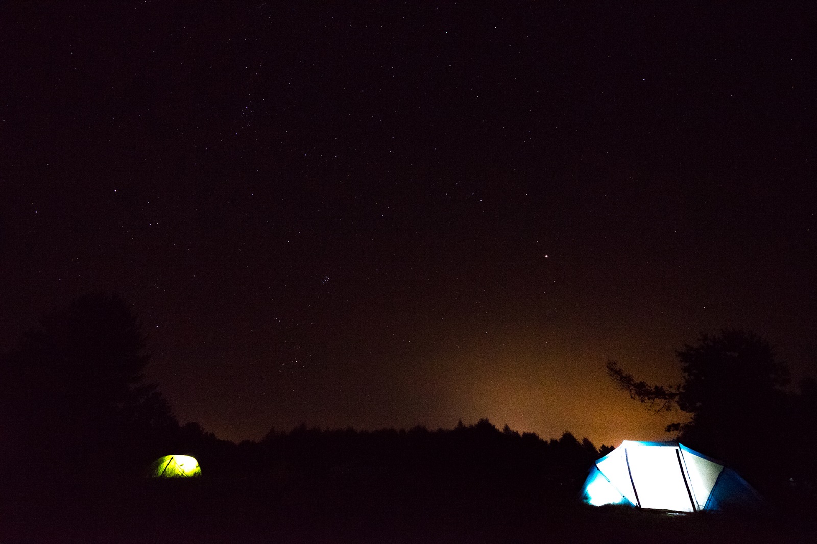 gra nocna, glamping nocą