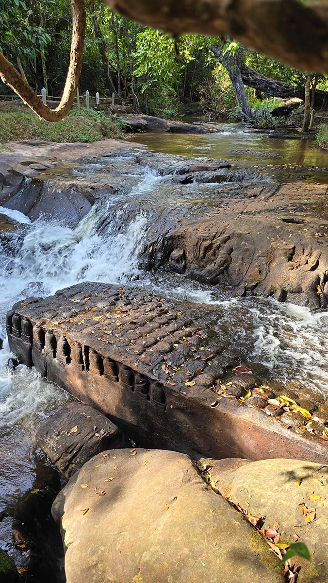 Kambodża, Rzeka 1000 Lingów