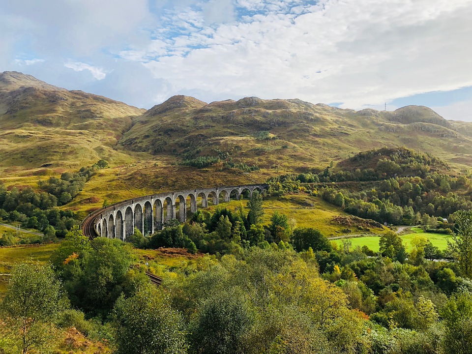 Glenfinnan Viaduct - wiadukt z filmów o Harrym Potterze
